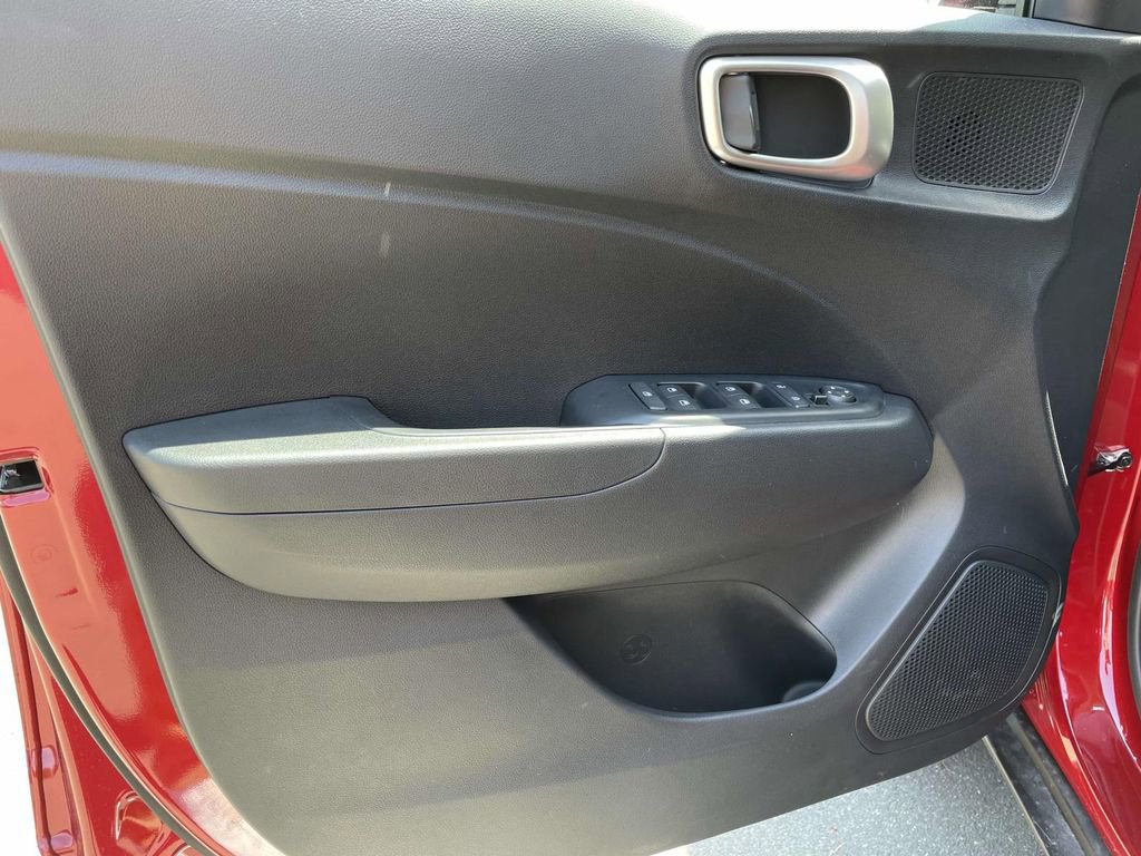 New 2025 Hyundai Venue SEL image 17