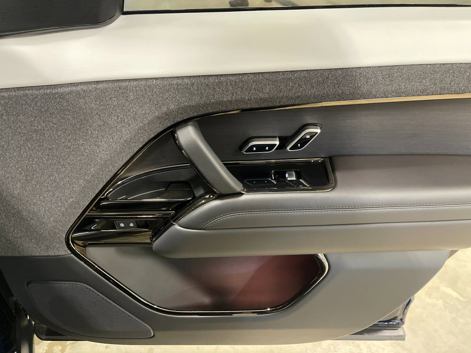 Used 2023 Land Rover Range Rover Sport SE Dynamic image 20