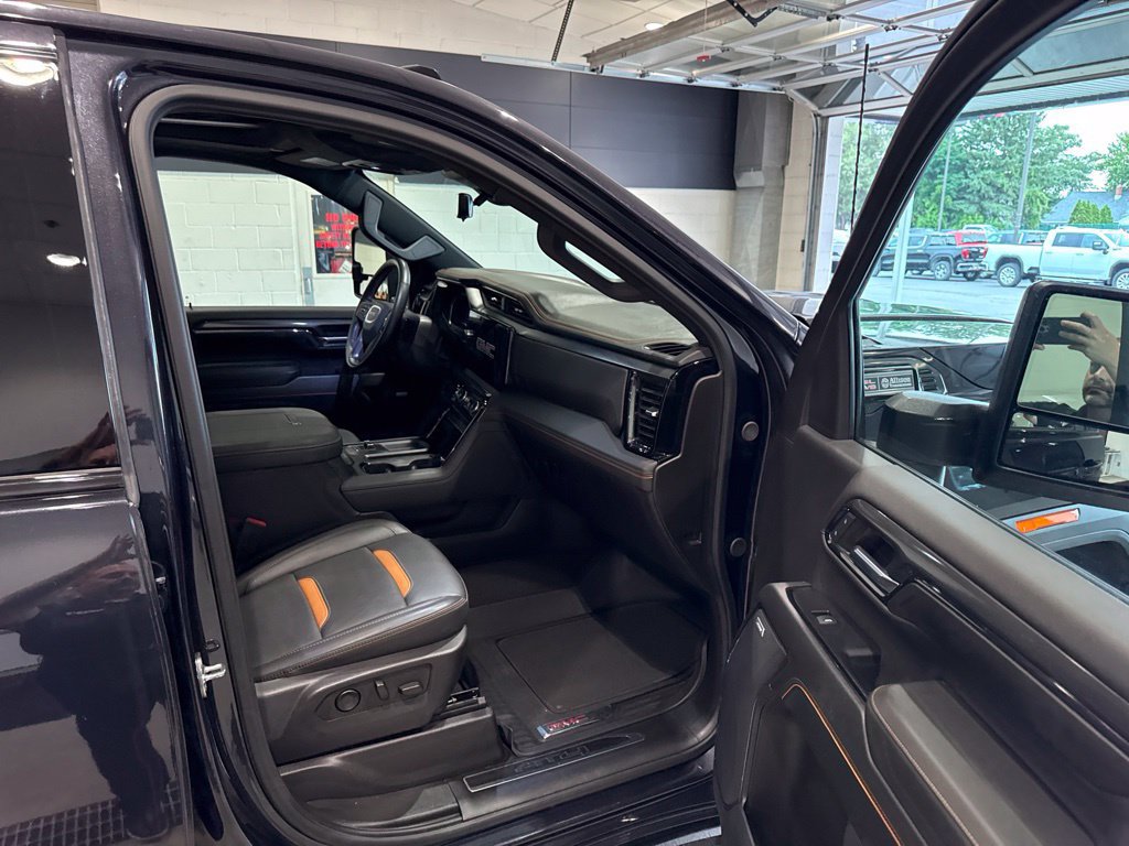 Used 2024 GMC Sierra 3500 AT4 AWD/4WD image 11