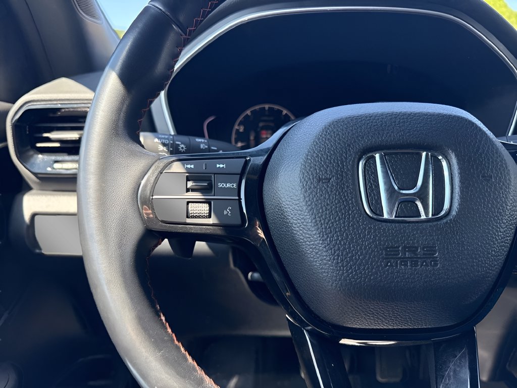 Used 2025 Honda Pilot Sport image 14