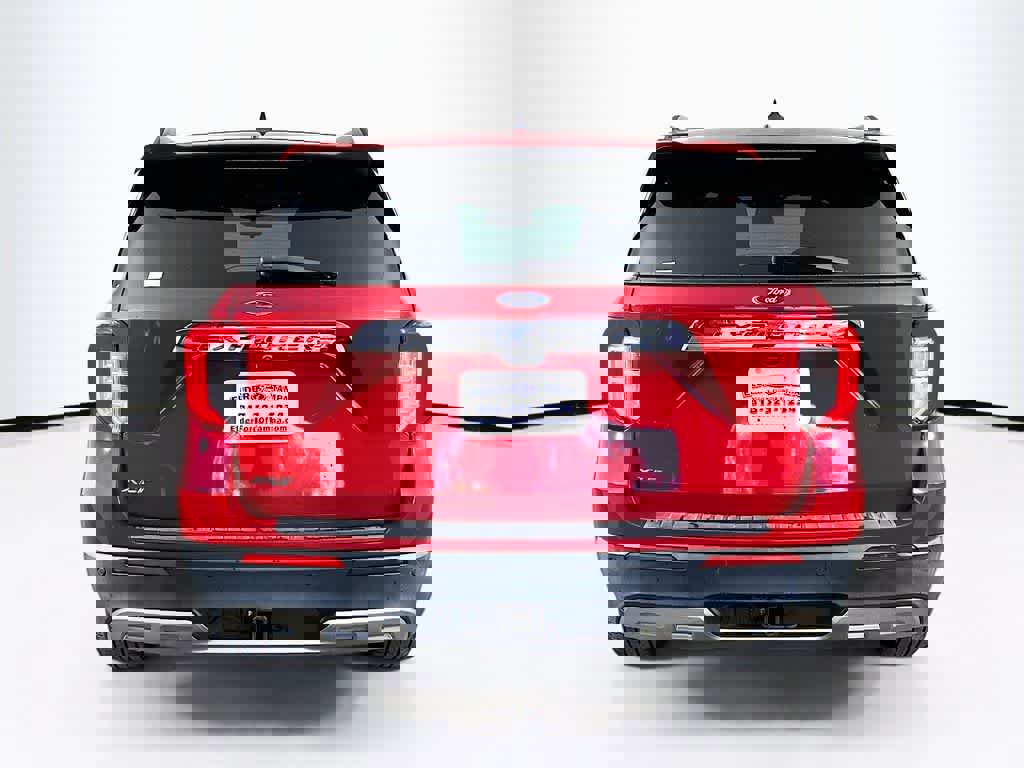 Certified 2022 Ford Explorer XLT w/ Equipment Group 202A image 5