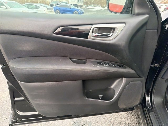 Used 2017 Nissan Pathfinder SV image 11