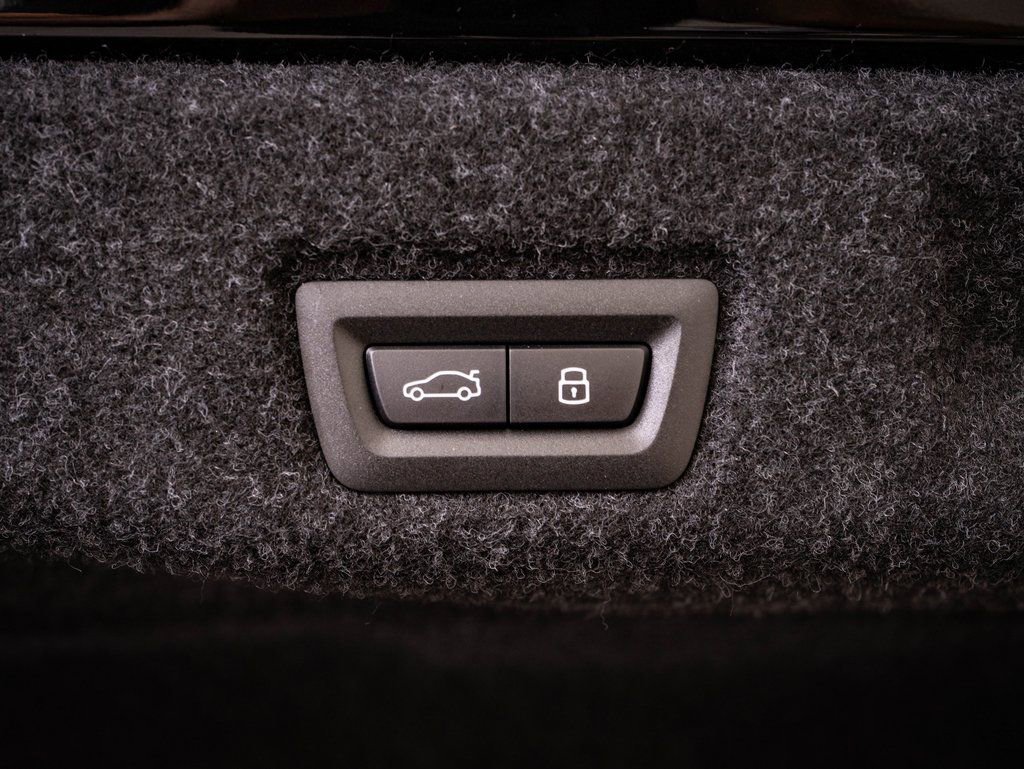 New 2026 BMW 550e xDrive image 22