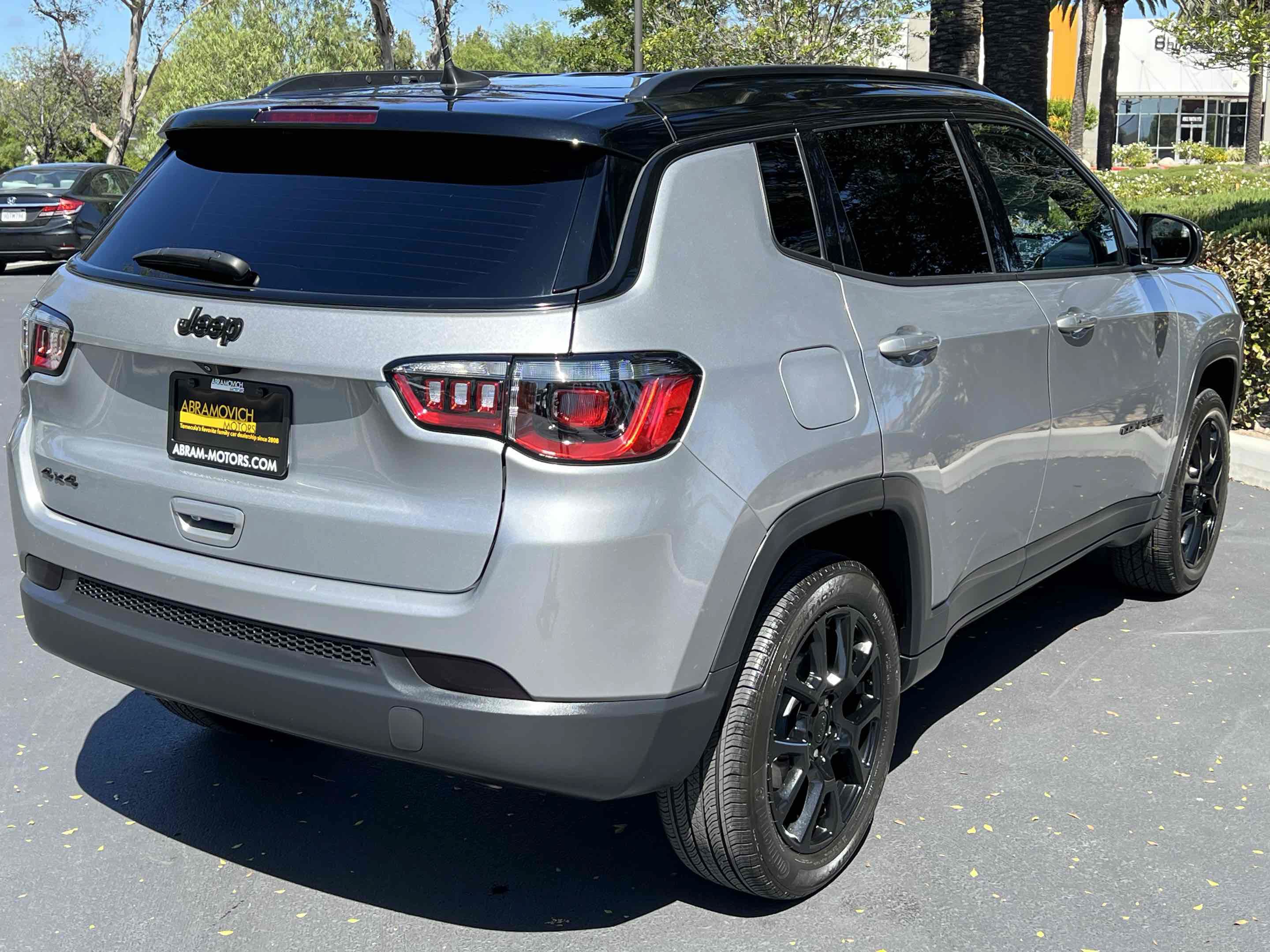 Used 2023 Jeep Compass Latitude AWD/4WD image 12
