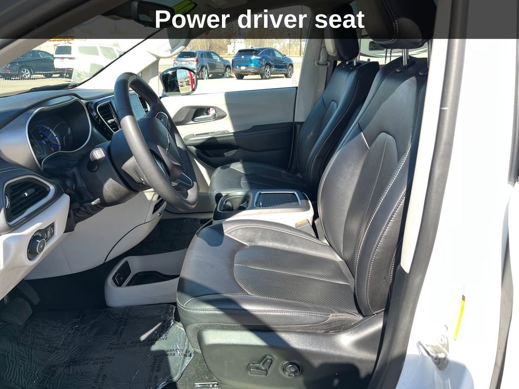 Used 2024 Chrysler Pacifica Select image 12