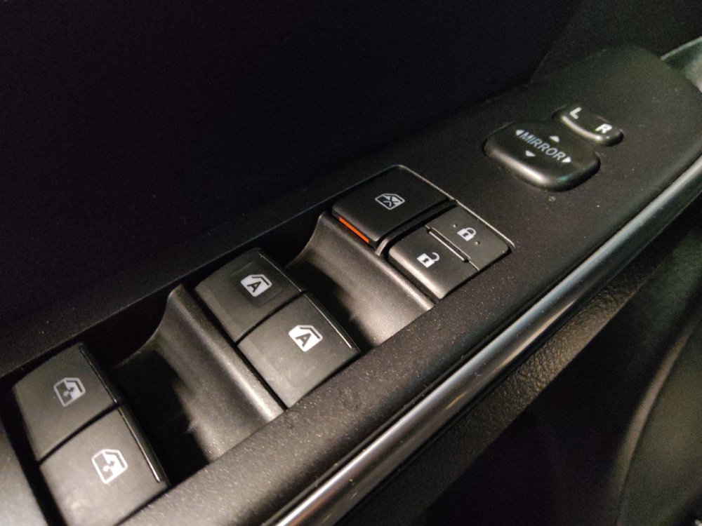 Used 2016 Toyota Camry SE image 27