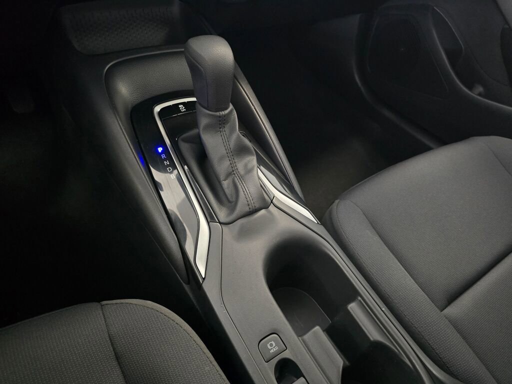 Used 2025 Toyota Corolla LE FWD image 32