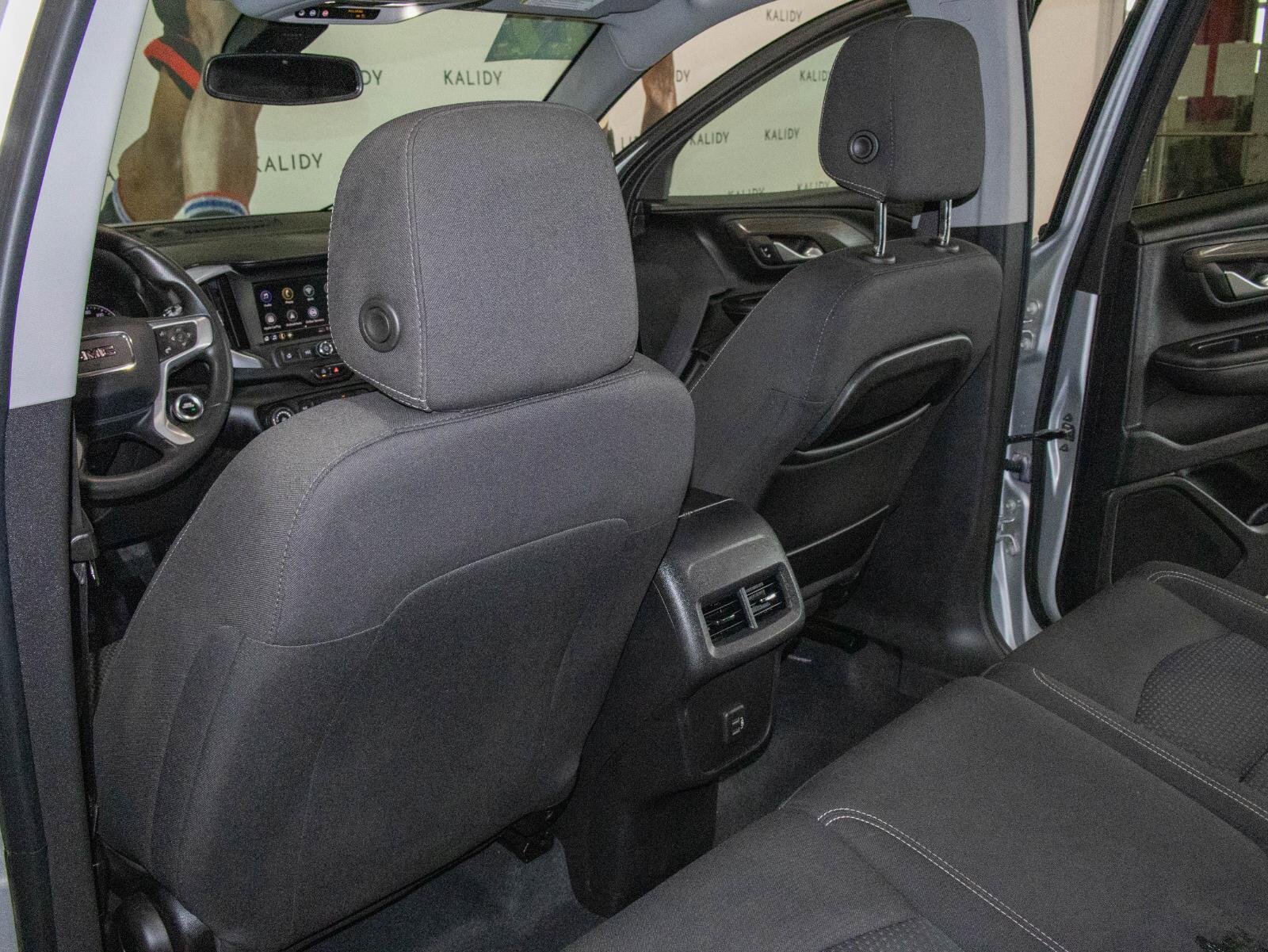 Used 2022 GMC Terrain SLE image 9