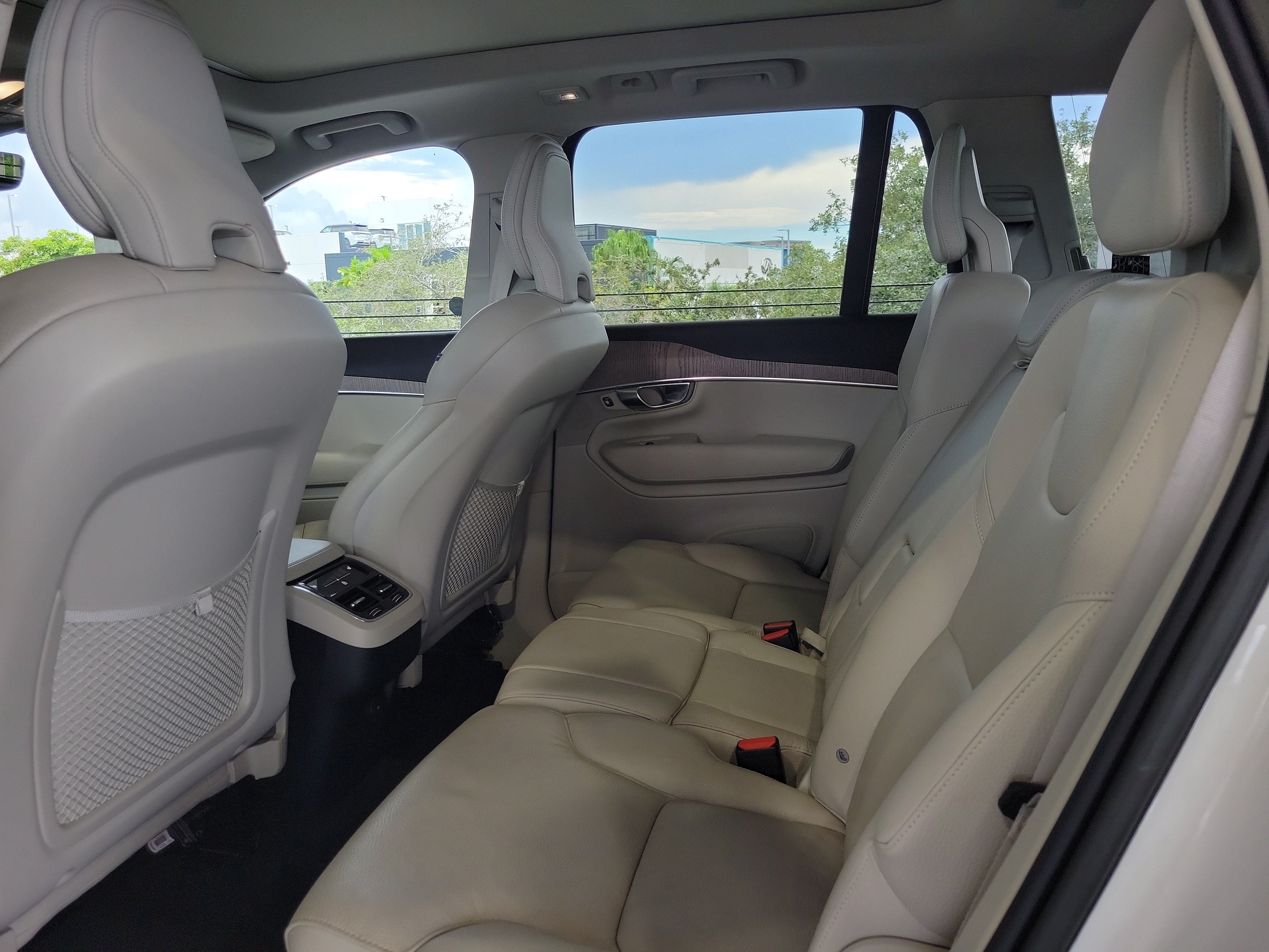 Used 2023 Volvo XC90 B5 Plus w/ Protection Package Premier AWD/4WD image 11