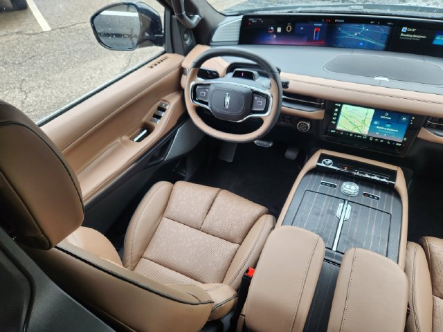 New 2026 Lincoln Navigator L Black Label AWD/4WD image 10