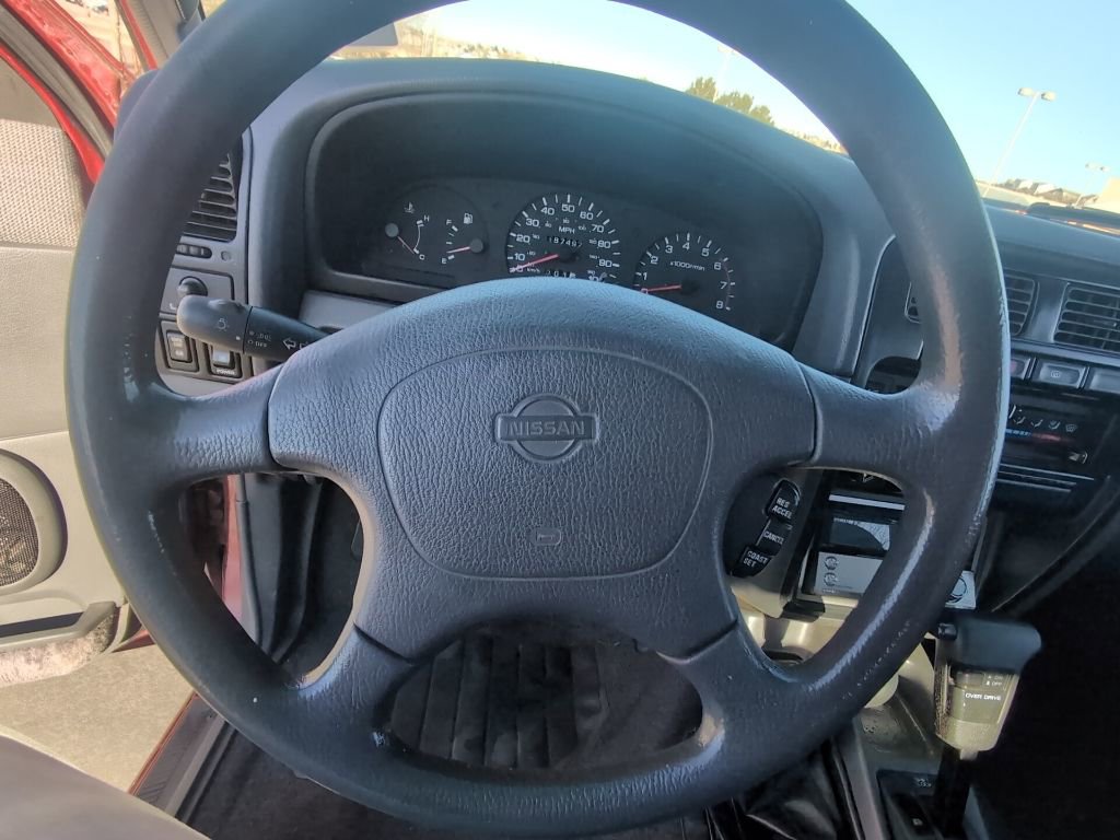 Used 1995 Nissan Pathfinder LE image 12