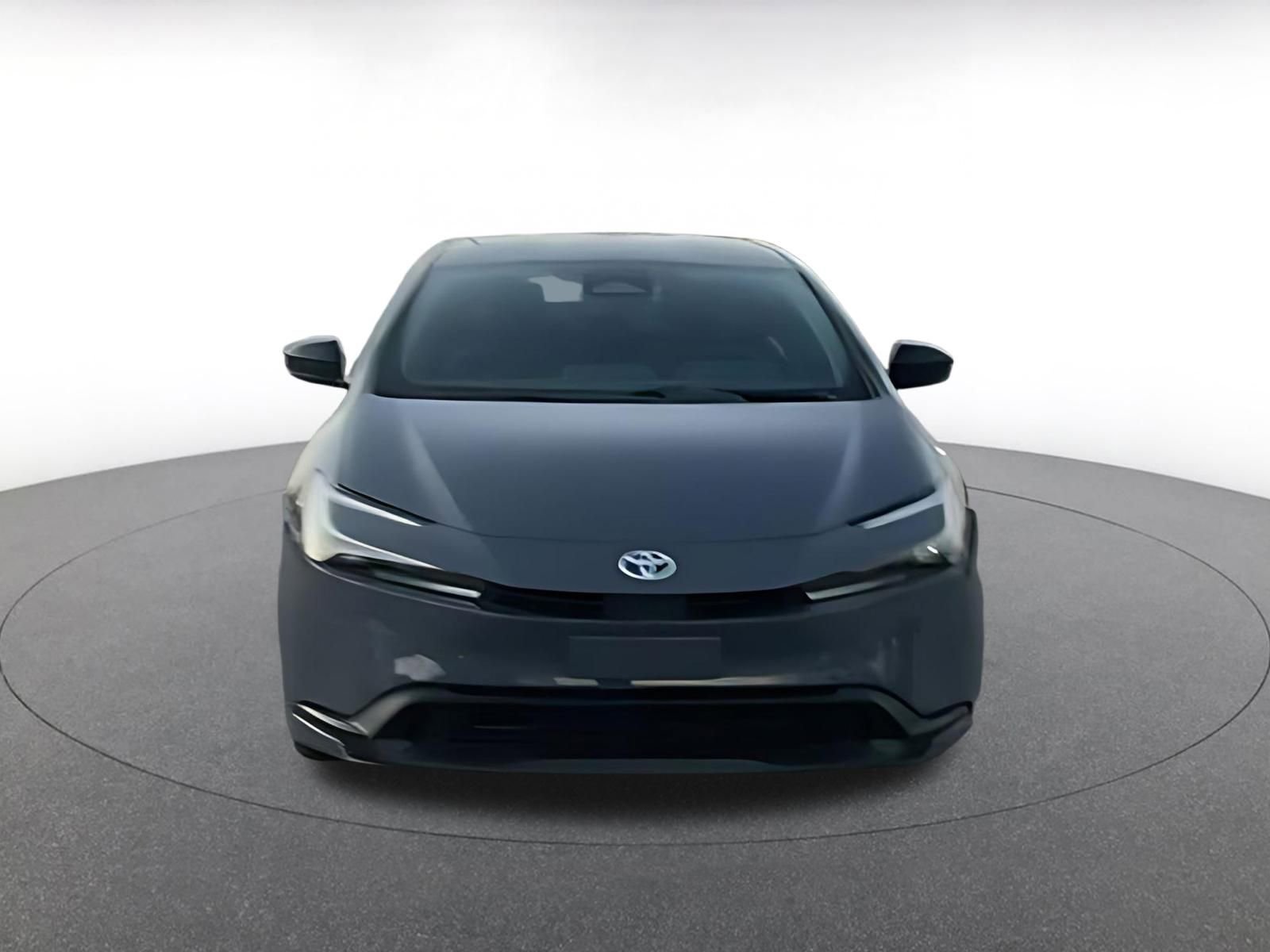 Used 2025 Toyota Prius LE image 4