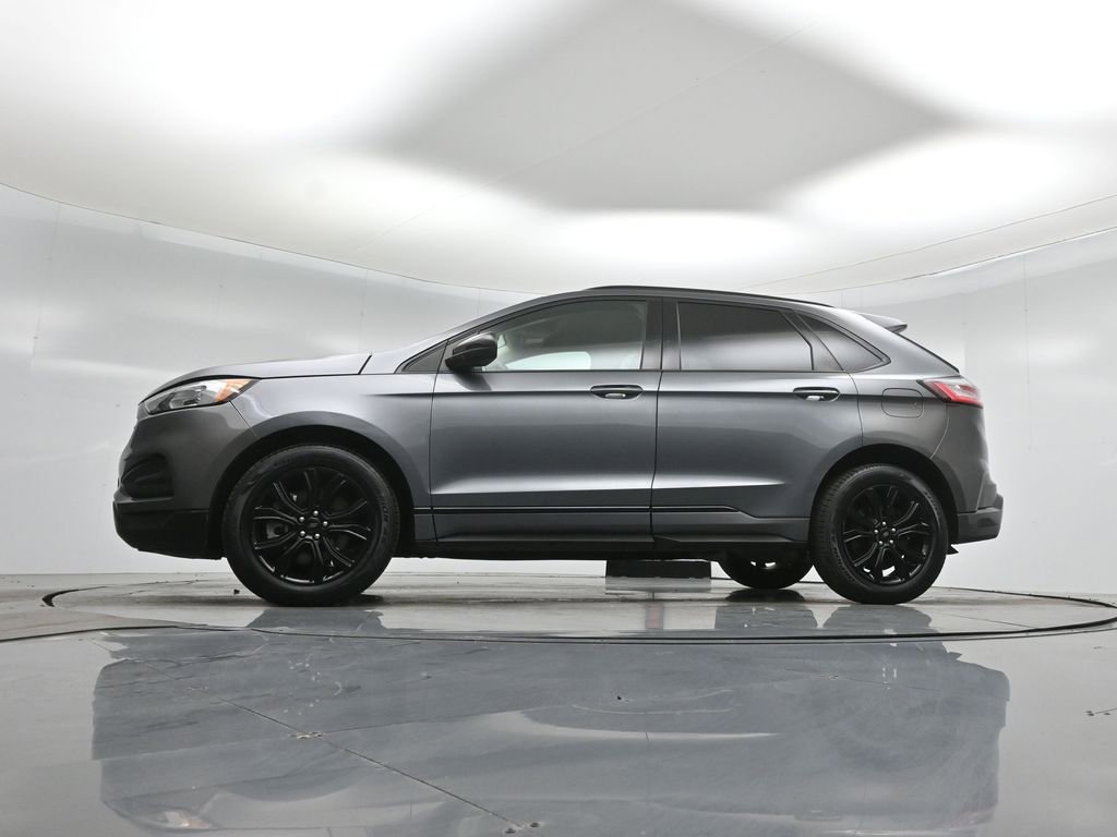 Certified 2022 Ford Edge SE w/ Black Appearance Package image 52