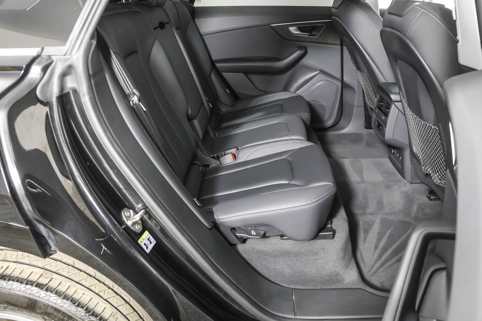 Used 2022 Audi Q8 Premium image 42