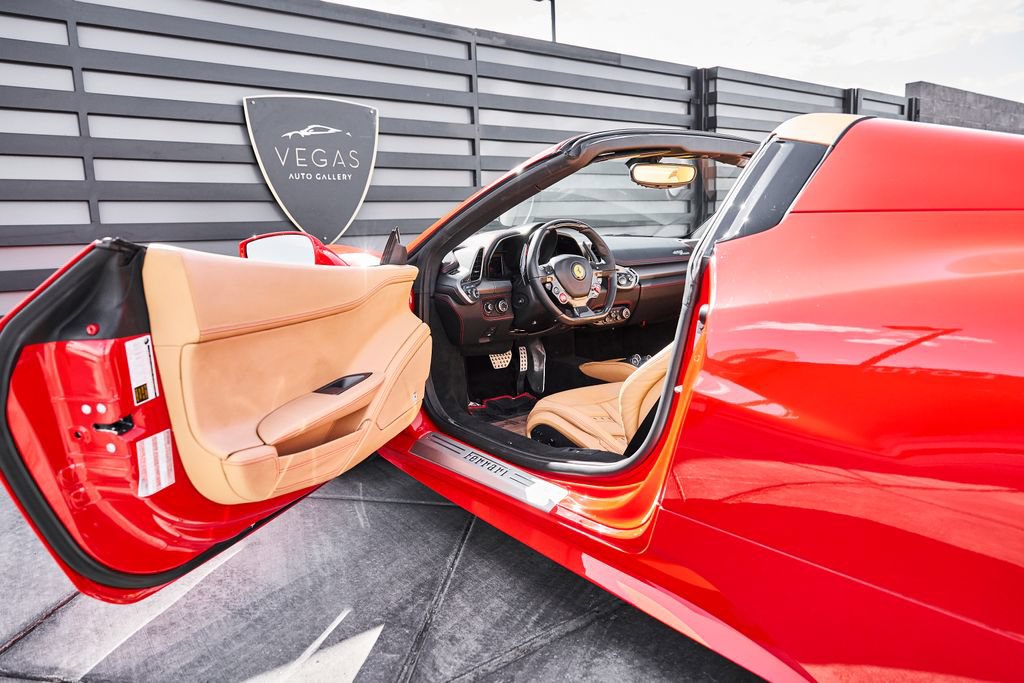 Used 2012 Ferrari 458 Spider RWD image 32