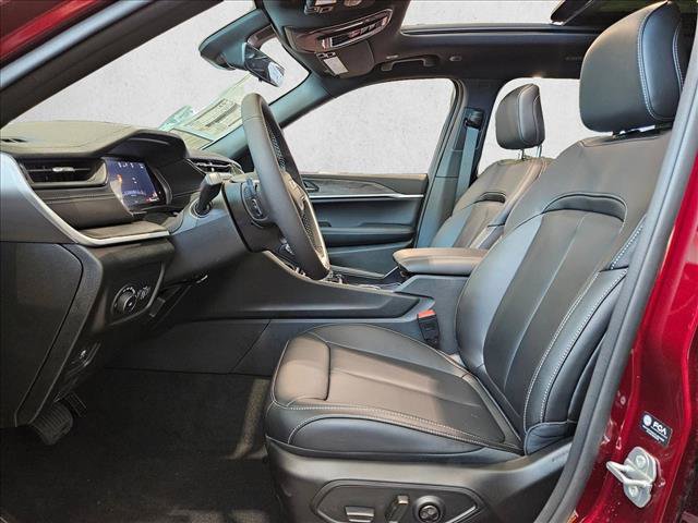New 2026 Jeep Grand Cherokee Limited w/ Limited Altitude Package AWD/4WD image 3
