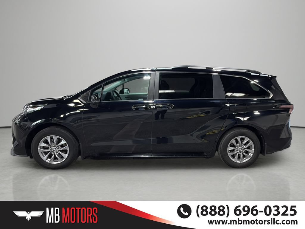 Used 2024 Toyota Sienna LE AWD/4WD image 2
