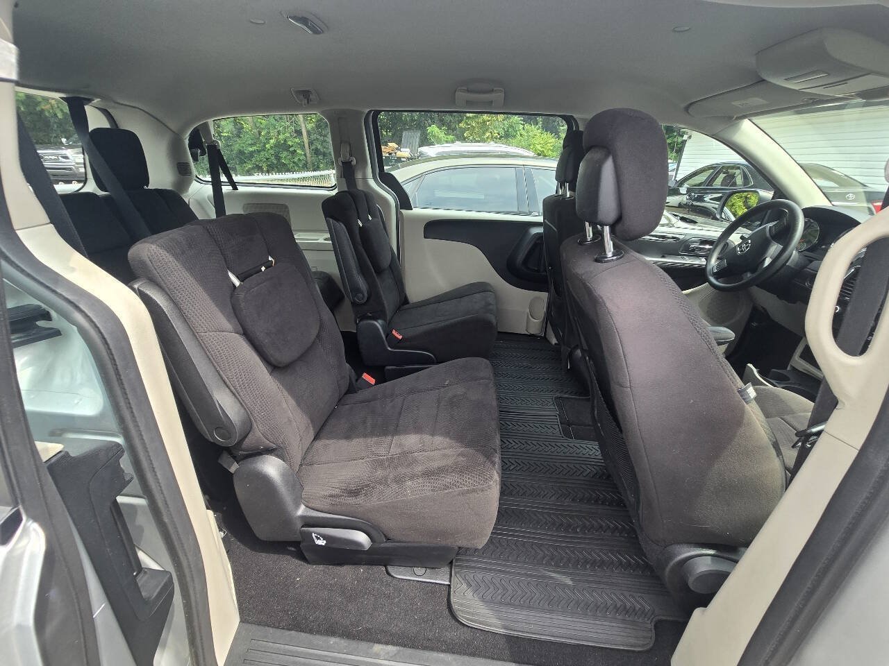Used 2012 Dodge Grand Caravan American Value Package FWD image 7