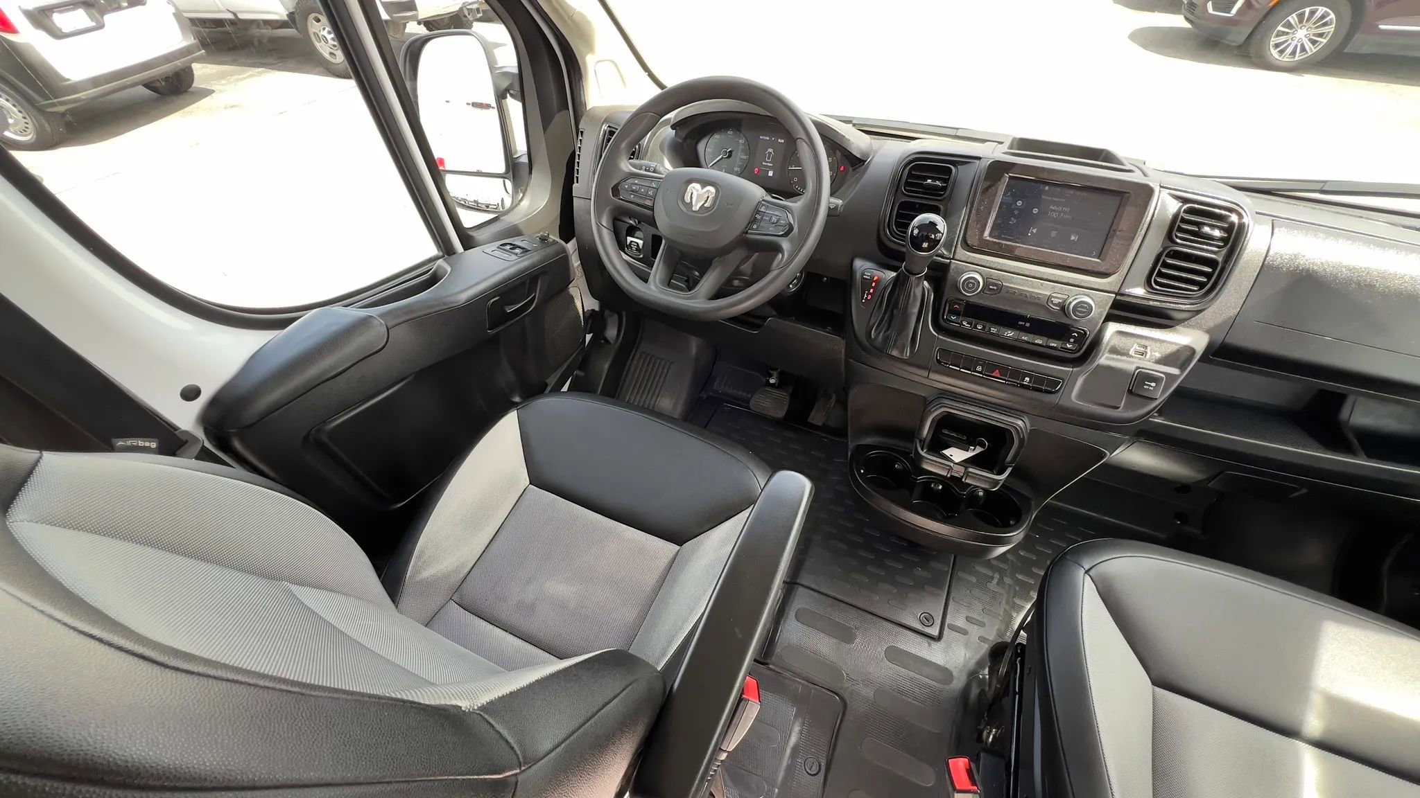 Used 2025 RAM ProMaster 2500 w/ Convenience Group FWD image 19