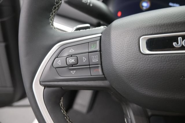 Used 2023 Jeep Grand Cherokee Altitude AWD/4WD image 30