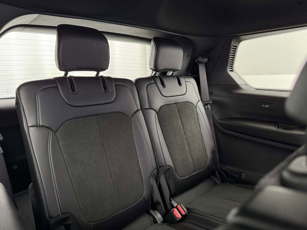 New 2025 Jeep Grand Cherokee L Laredo image 33