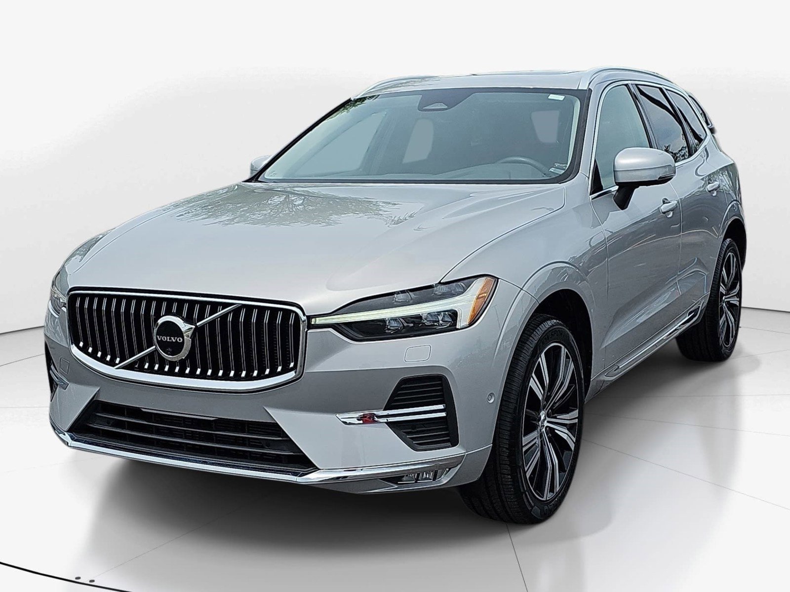 Used 2023 Volvo XC60 B5 Plus w/ Protection Package Premier FWD image 8