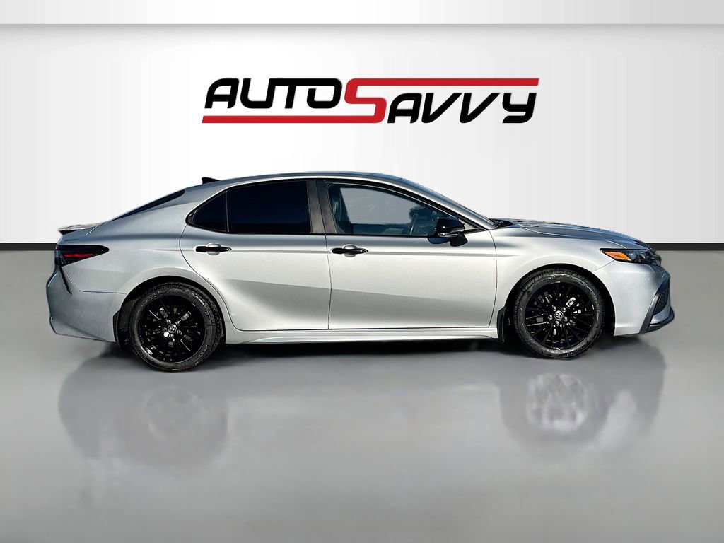 Used 2022 Toyota Camry SE w/ Carpet Mat Package (TMS) image 8