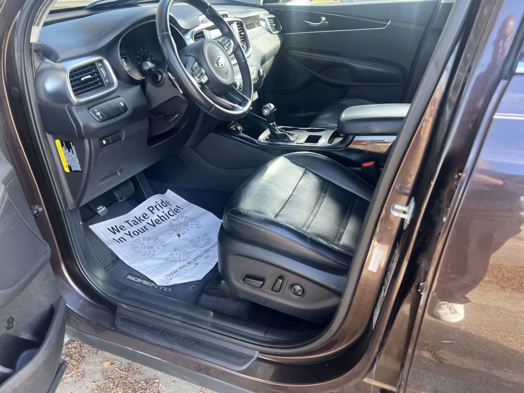 Used 2017 Kia Sorento EX image 12