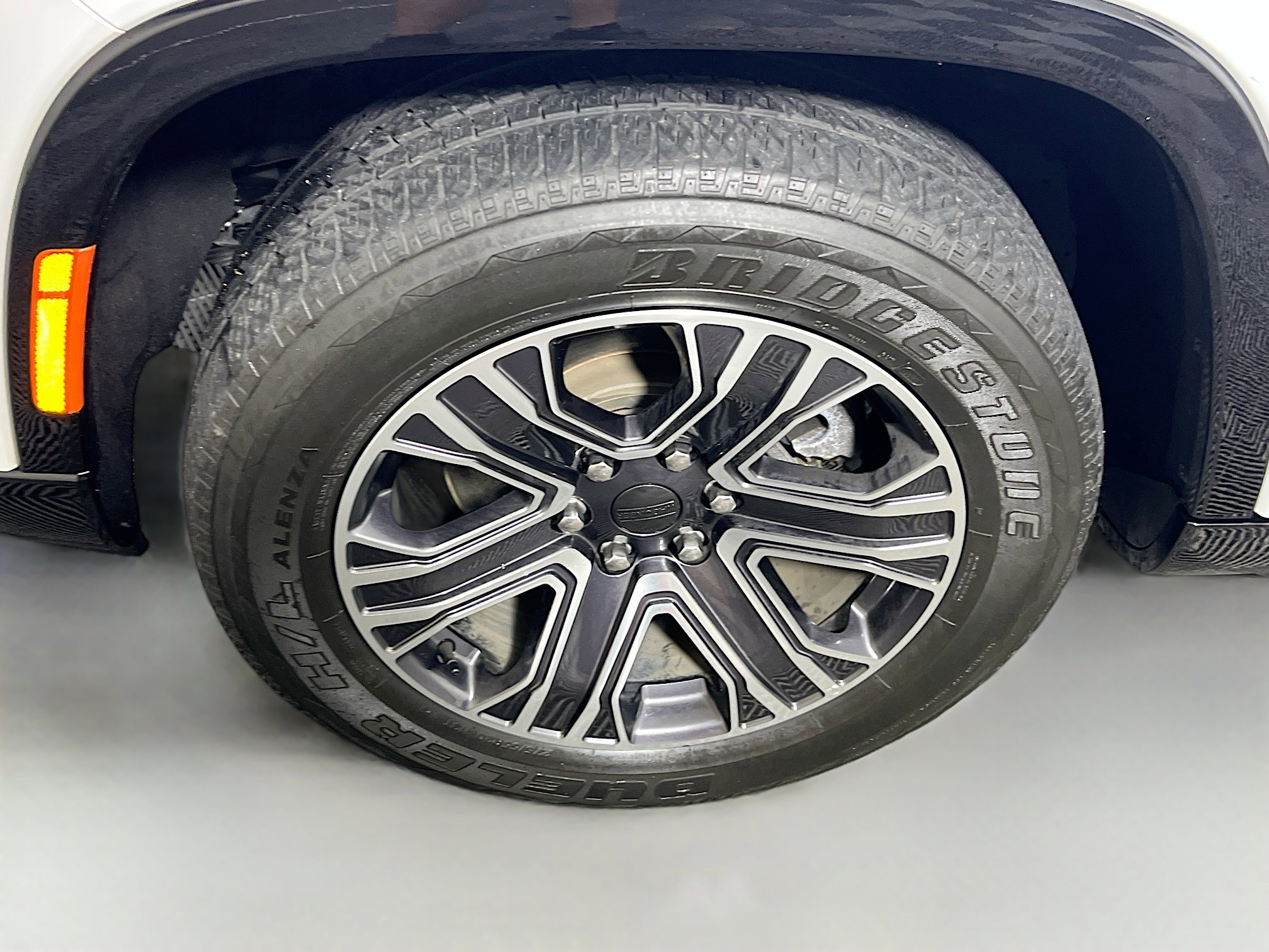 Used 2024 Jeep Wagoneer L Series II image 13