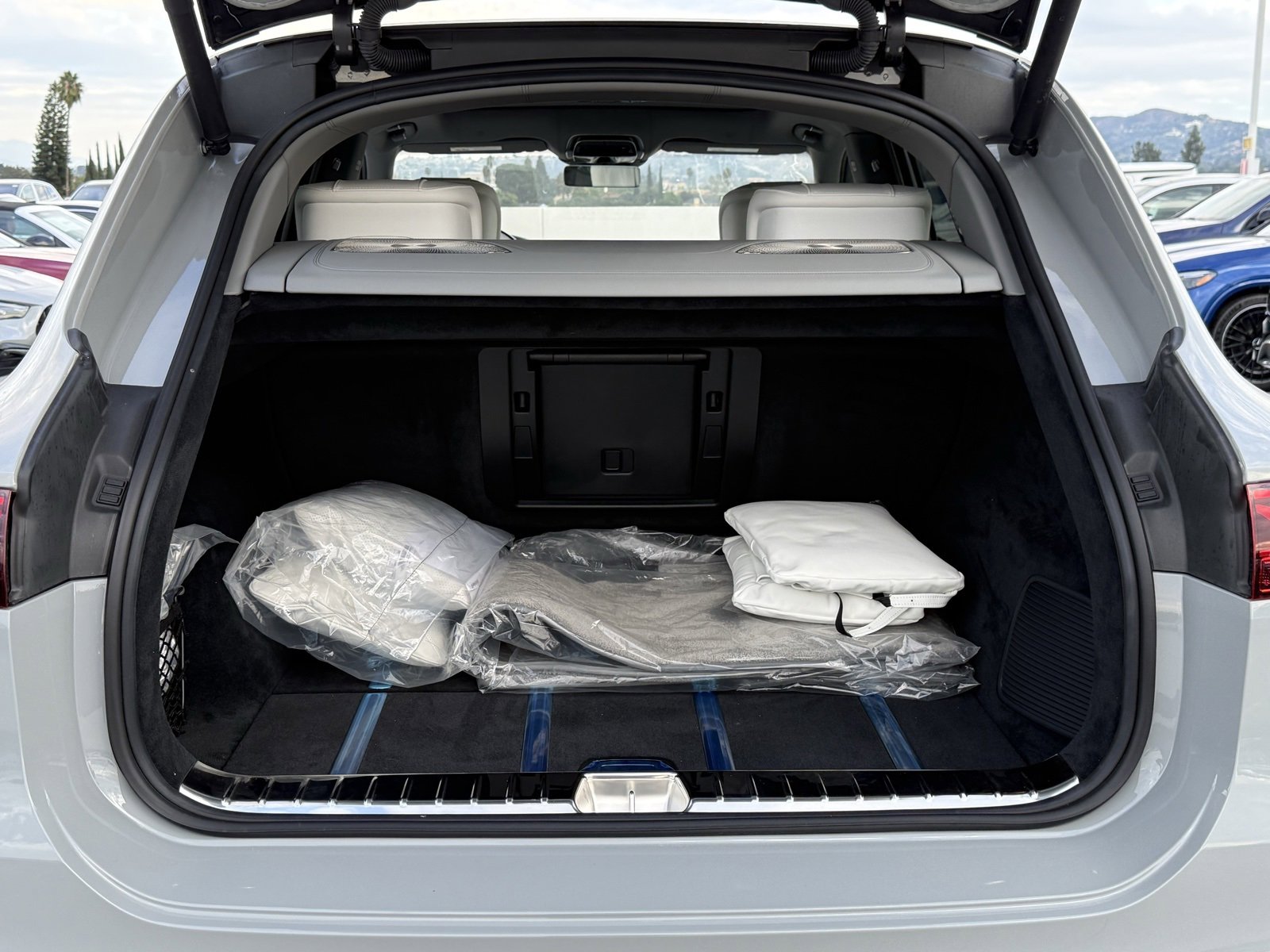 New 2025 Mercedes-Benz Maybach EQS 680 4MATIC image 12