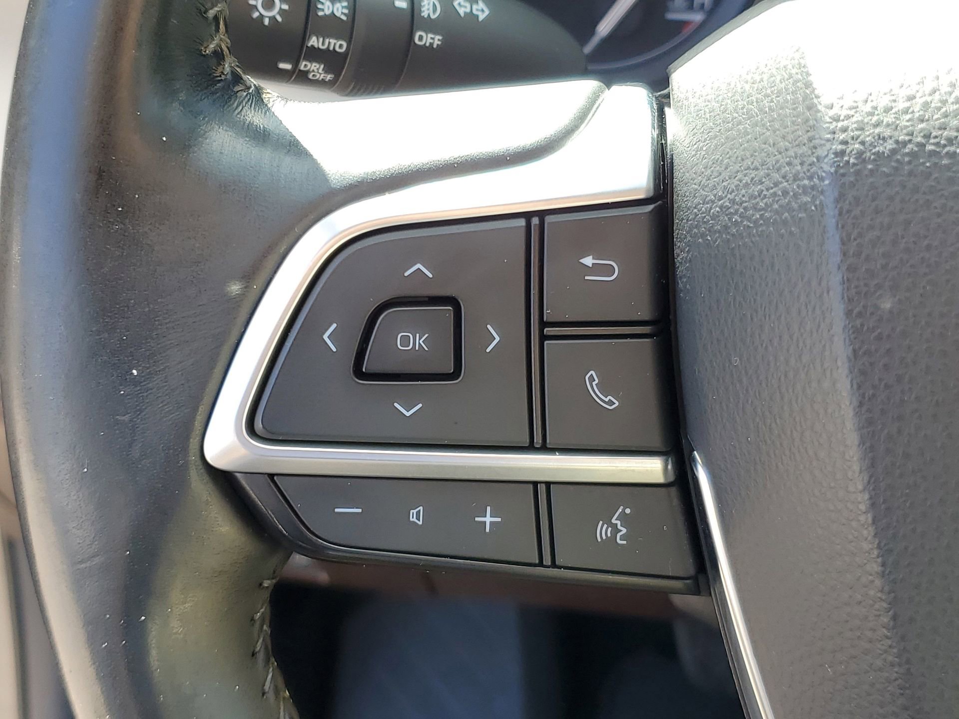 Used 2021 Toyota Highlander XLE image 24