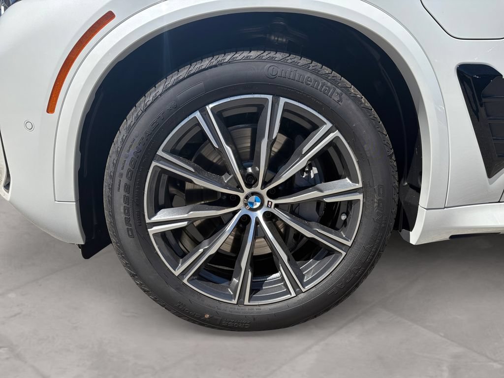 New 2026 BMW X5 xDrive50e w/ M Sport Package AWD/4WD image 14