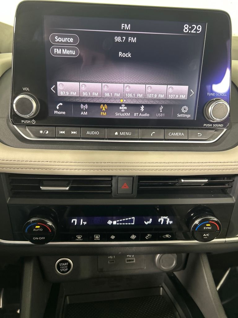 Used 2023 Nissan Rogue SV image 14