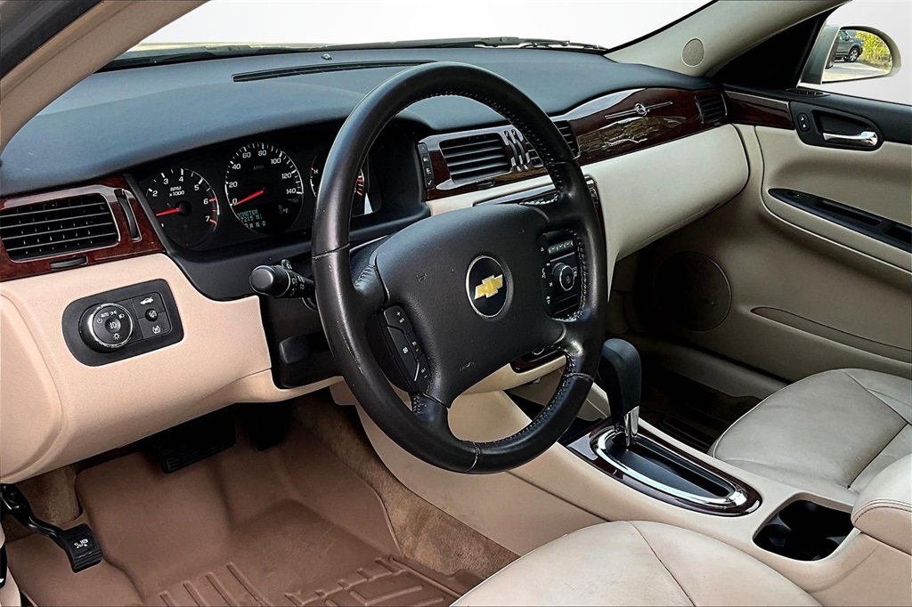 Used 2010 Chevrolet Impala LT w/ Luxury Edition Package image 15