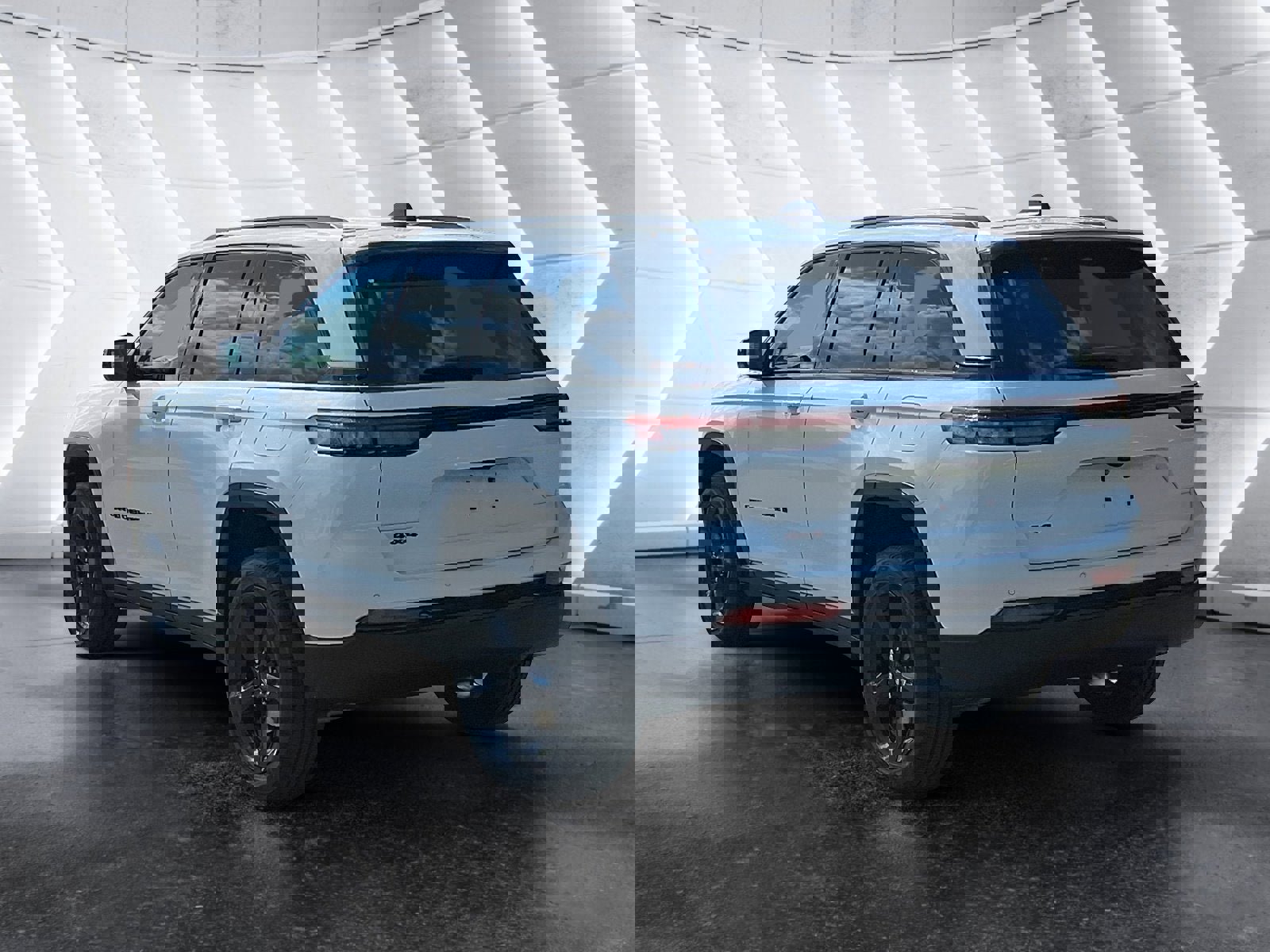 New 2025 Jeep Grand Cherokee Altitude image 4