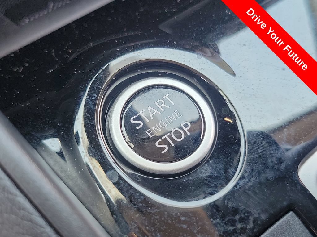 Used 2025 Nissan Versa SV w/ Trunk Package FWD image 9