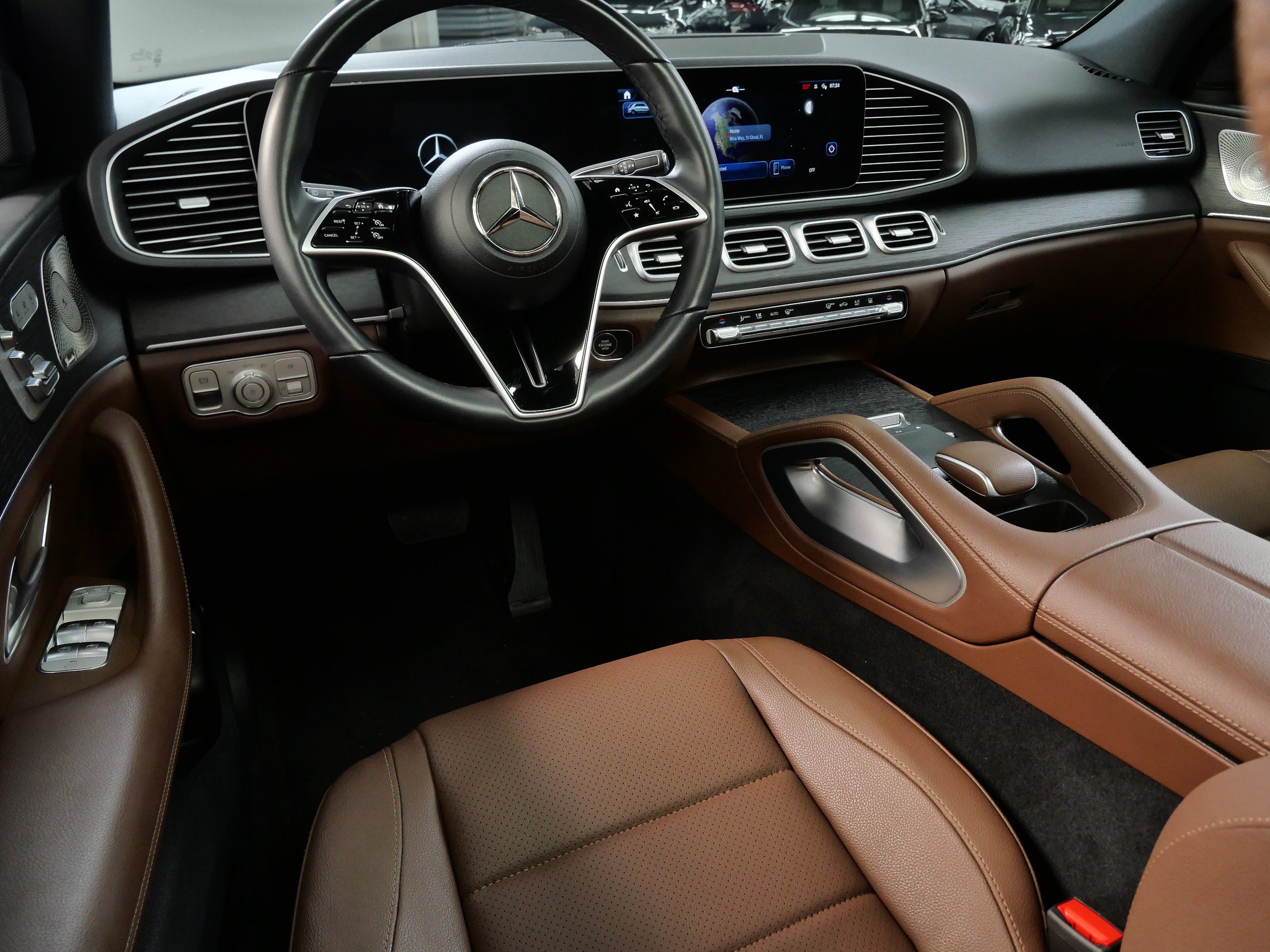 Certified 2025 Mercedes-Benz GLE 450e 4MATIC image 2