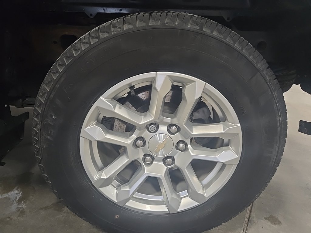 Used 2023 Chevrolet Silverado 1500 LT AWD/4WD image 25