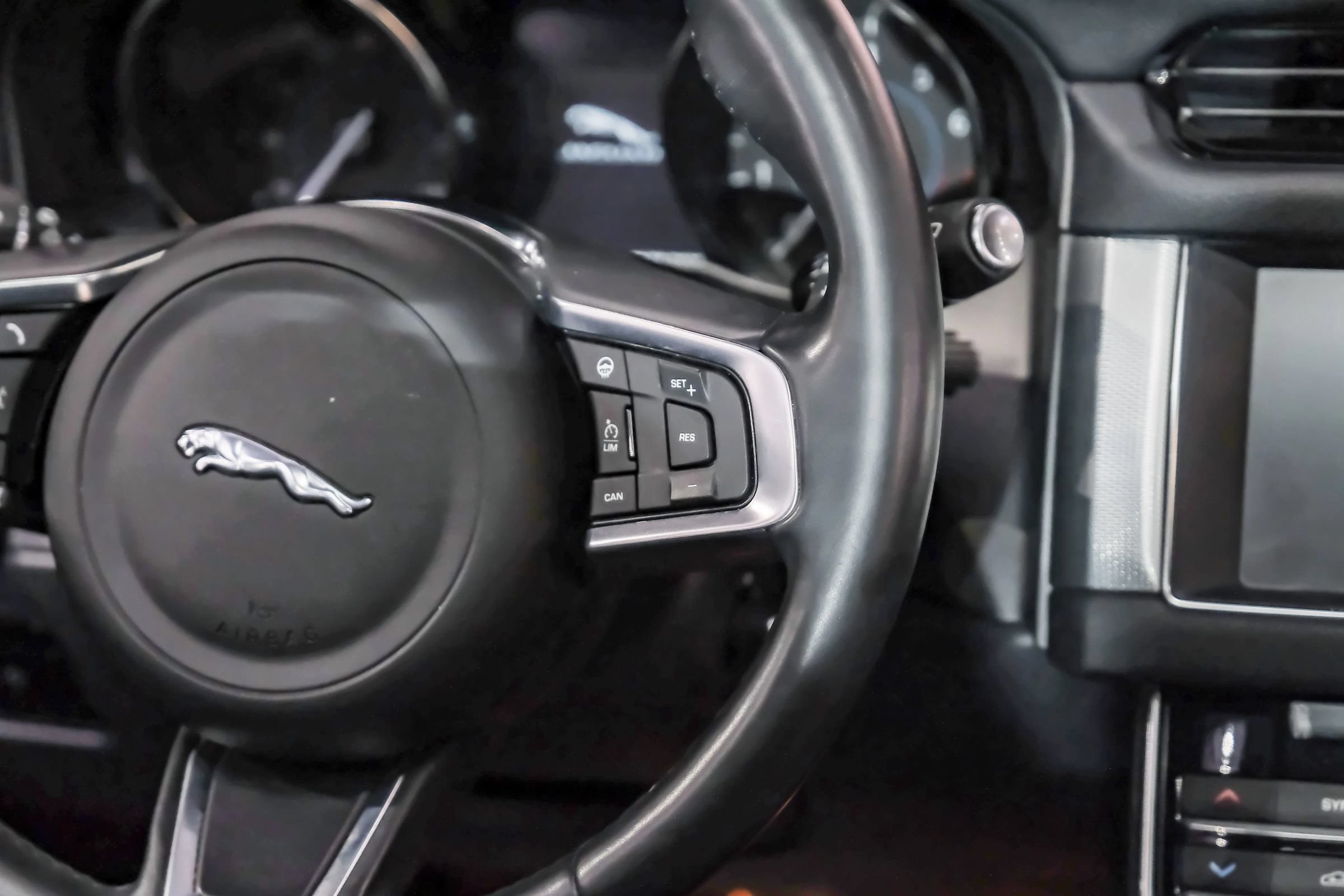 Used 2020 Jaguar XF Prestige RWD image 16