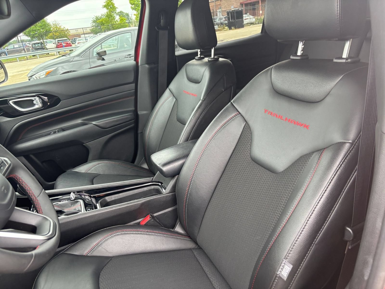 Used 2025 Jeep Compass Trailhawk AWD/4WD image 29