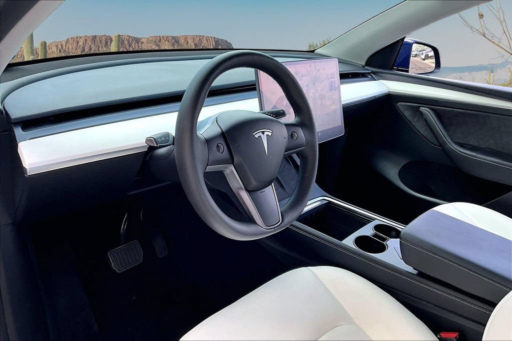 Used 2025 Tesla Model Y Long Range RWD image 14