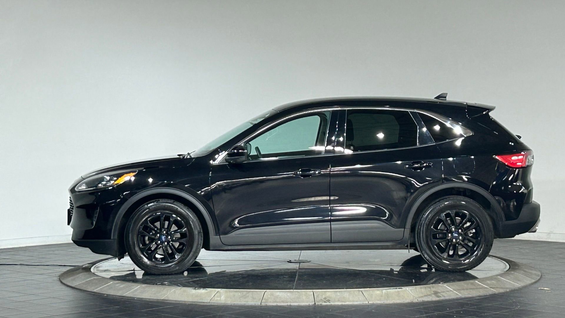 Used 2021 Ford Escape SE FWD image 6