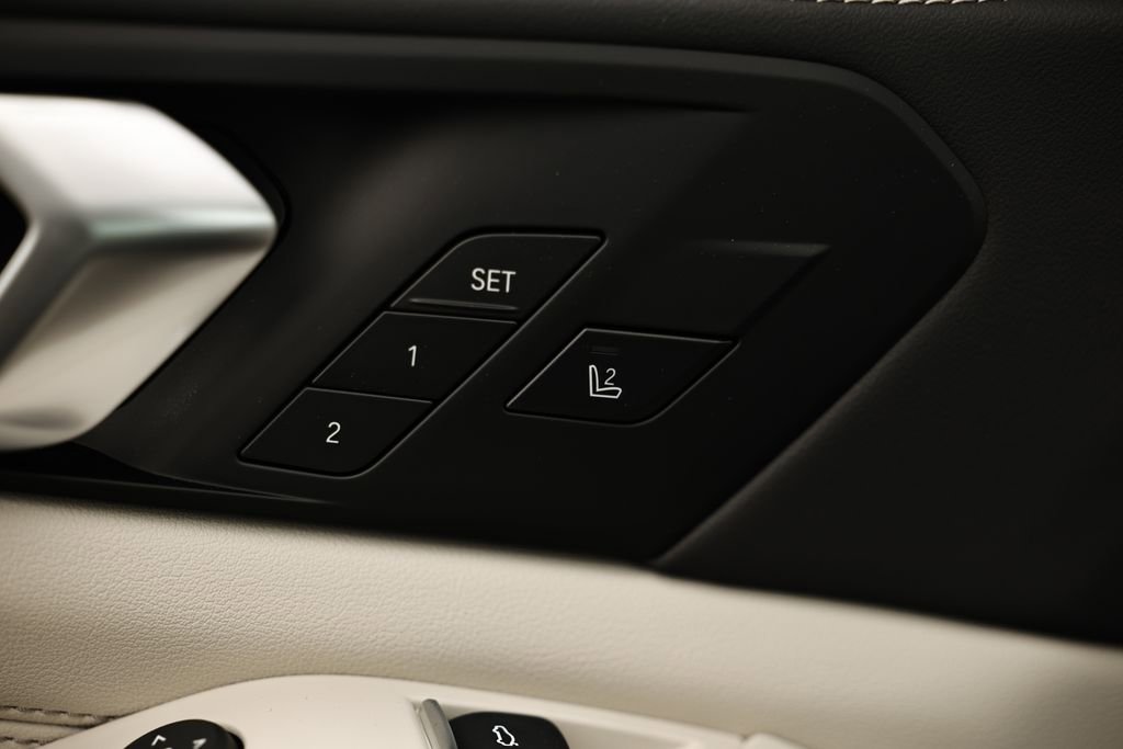 New 2026 BMW X5 xDrive50e w/ Executive Package image 16