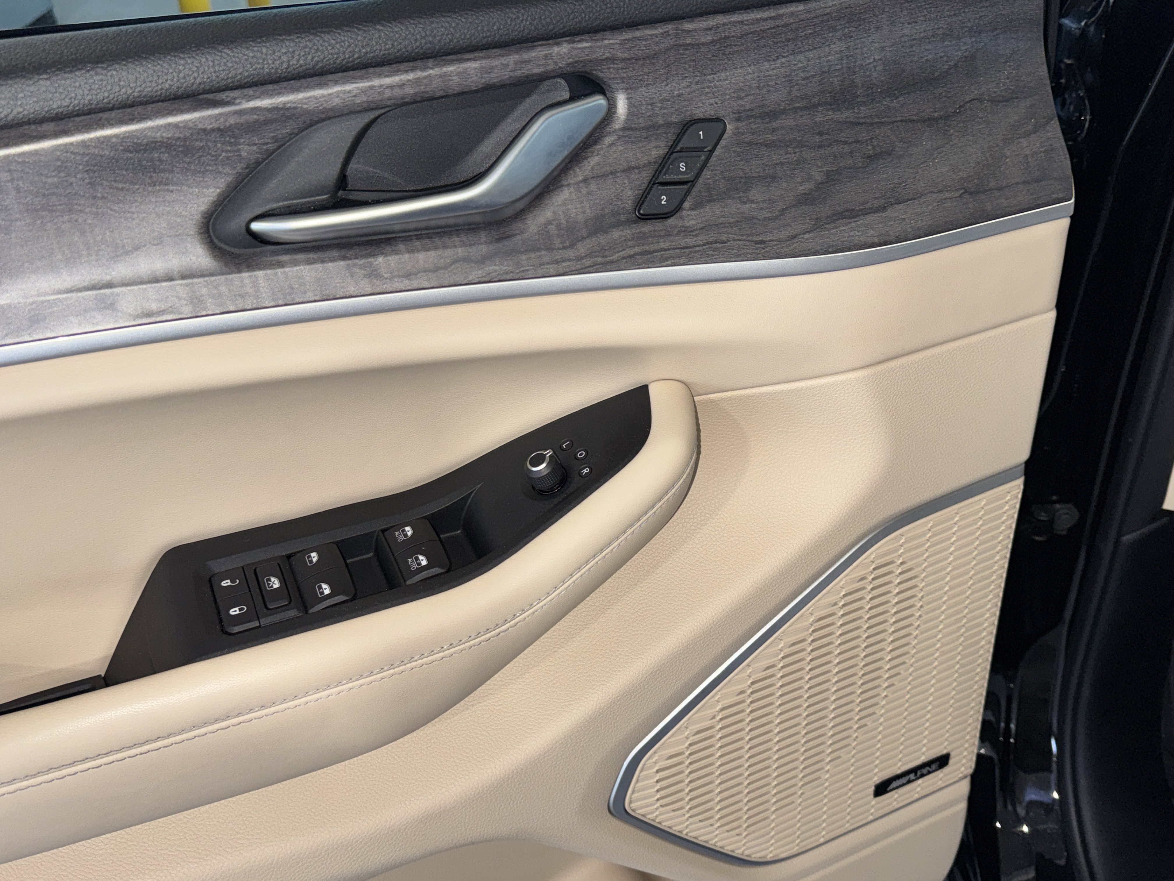 Used 2022 Jeep Grand Cherokee L Limited image 20