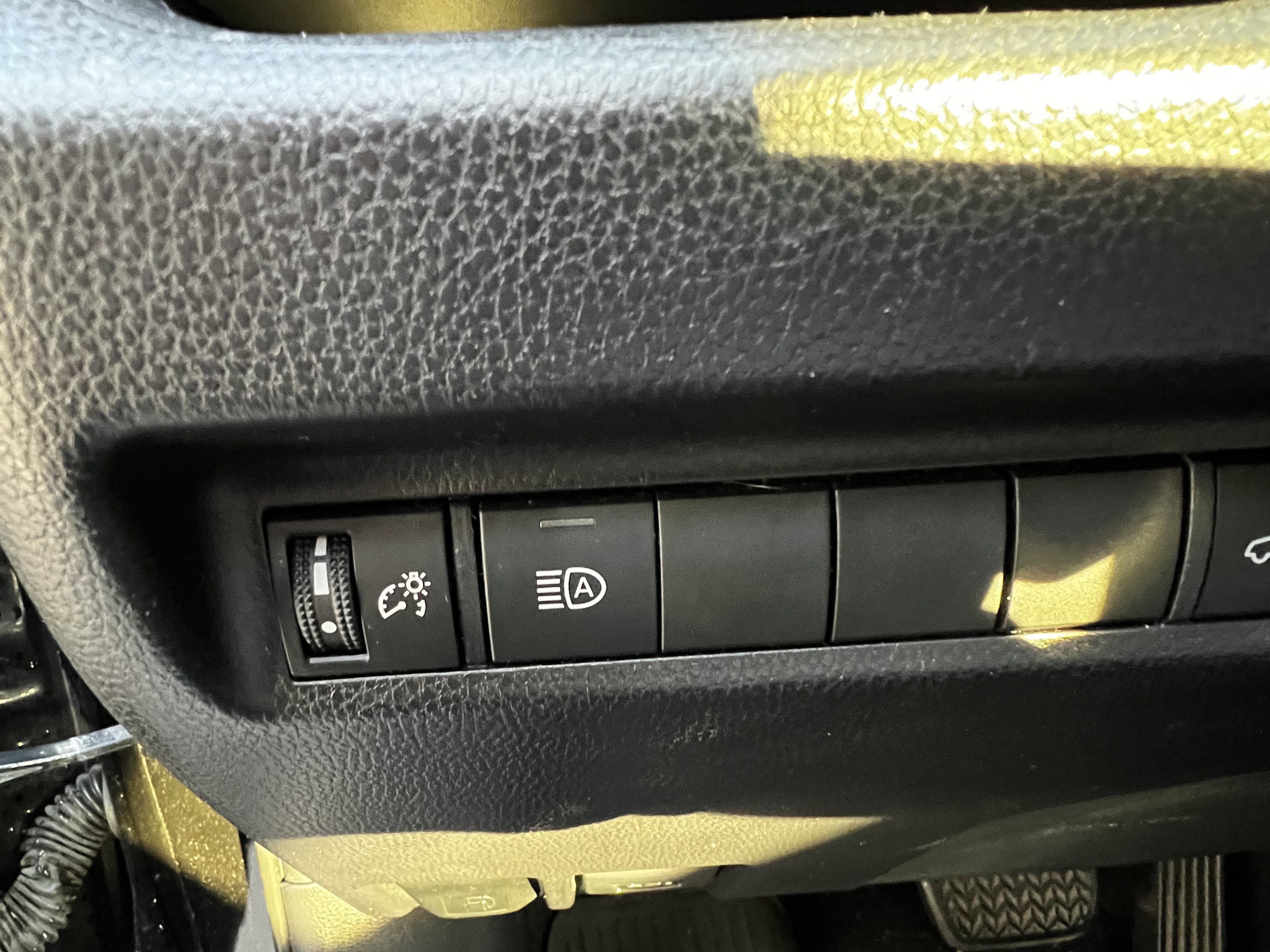 Used 2020 Toyota RAV4 XLE Premium image 15