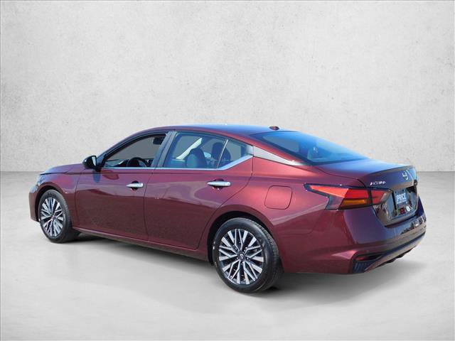 Used 2025 Nissan Altima 2.5 SV FWD image 14
