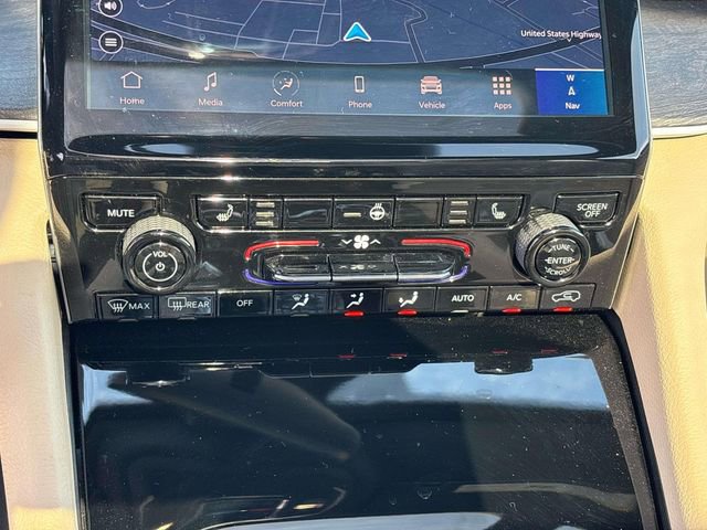 Used 2024 Jeep Grand Cherokee Limited w/ Black Appearance Package image 23