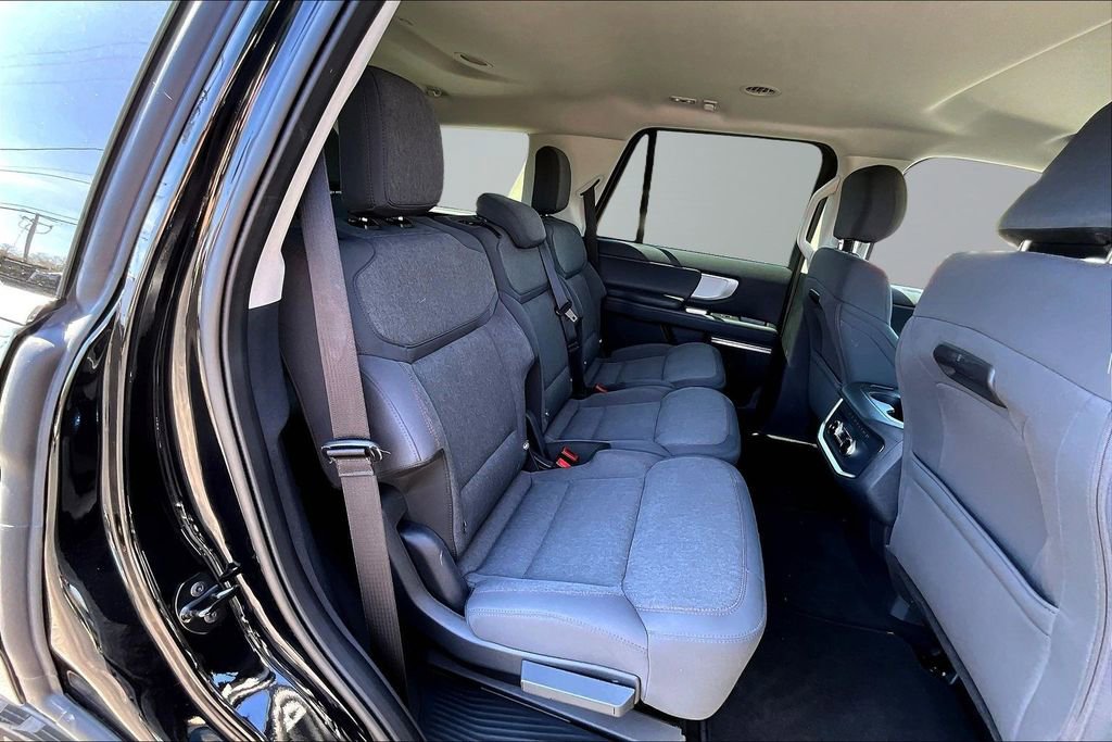 Used 2025 Ford Expedition Active image 25