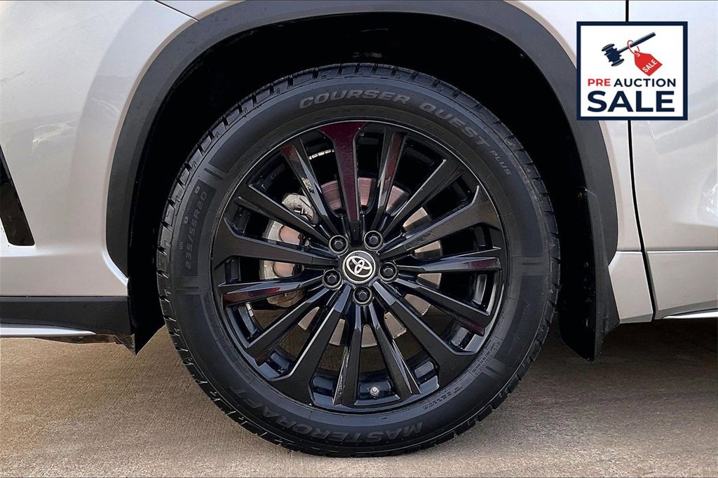 Used 2023 Toyota Highlander XSE image 9