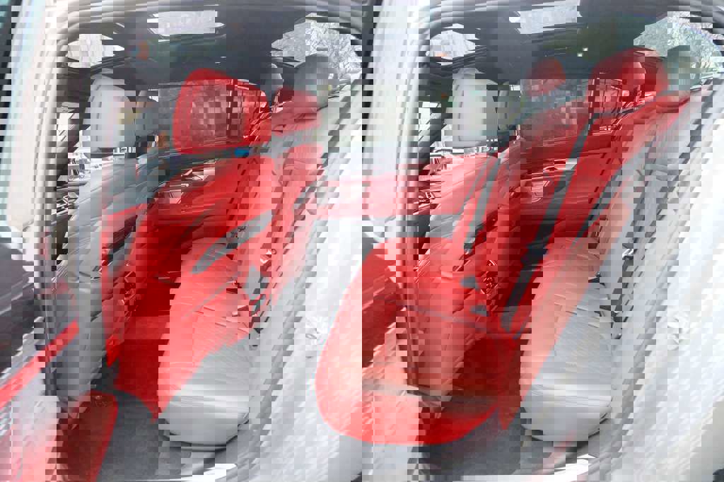 Used 2021 BMW 750i xDrive w/ Executive Package image 23